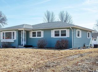 927 Greenfield Ave, Waverly, IA 50677