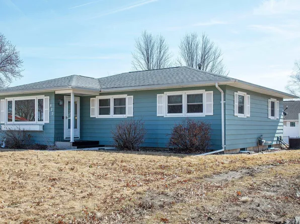 927 Greenfield Ave, Waverly, IA 50677
