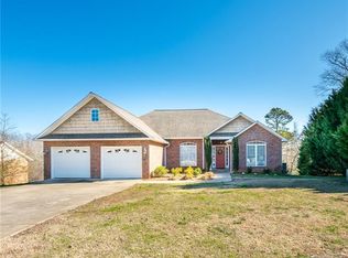 109 Glen View Dr, Cherryville, NC 28021