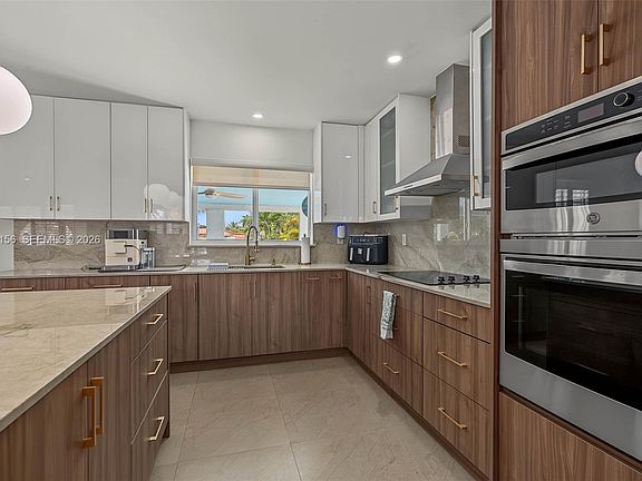 4th image of 10711 SW 70th St