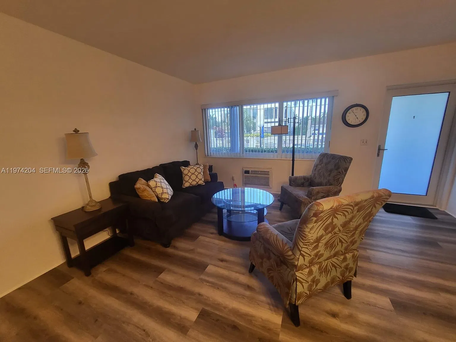 Pasadena Garden Apartment — Photo 4