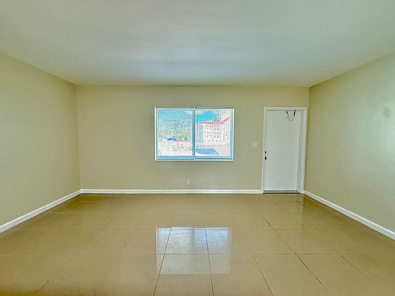 4th image of 1017 SE 22nd Ave APT 105