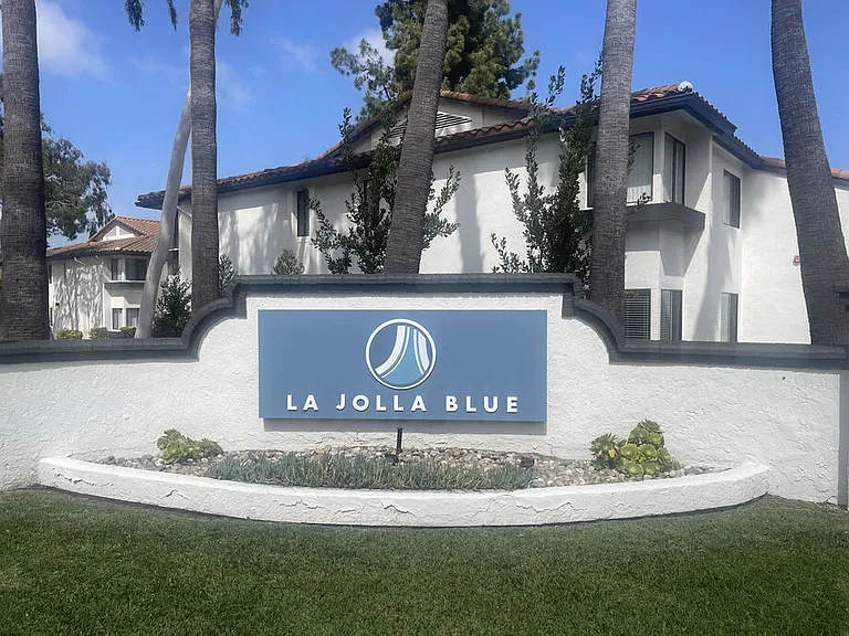 La Jolla Blue Apartments — Photo 6
