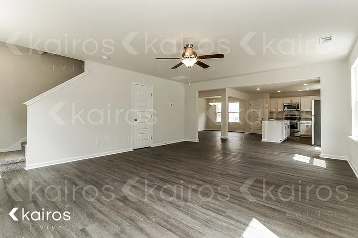 4 bed, 2.5 bath, 2371 sqft, $2,345 — Photo 3
