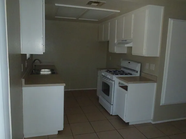 555 Sioux Dr #D — Photo 3