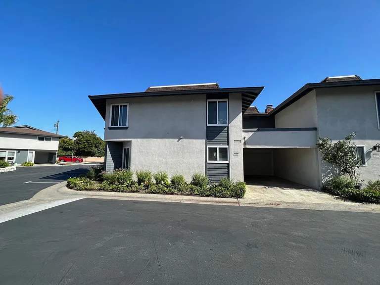 10418 Stratton Ct — Photo 1
