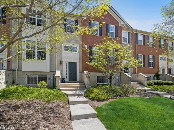 221 Jackson St, Gilberts, IL 60136