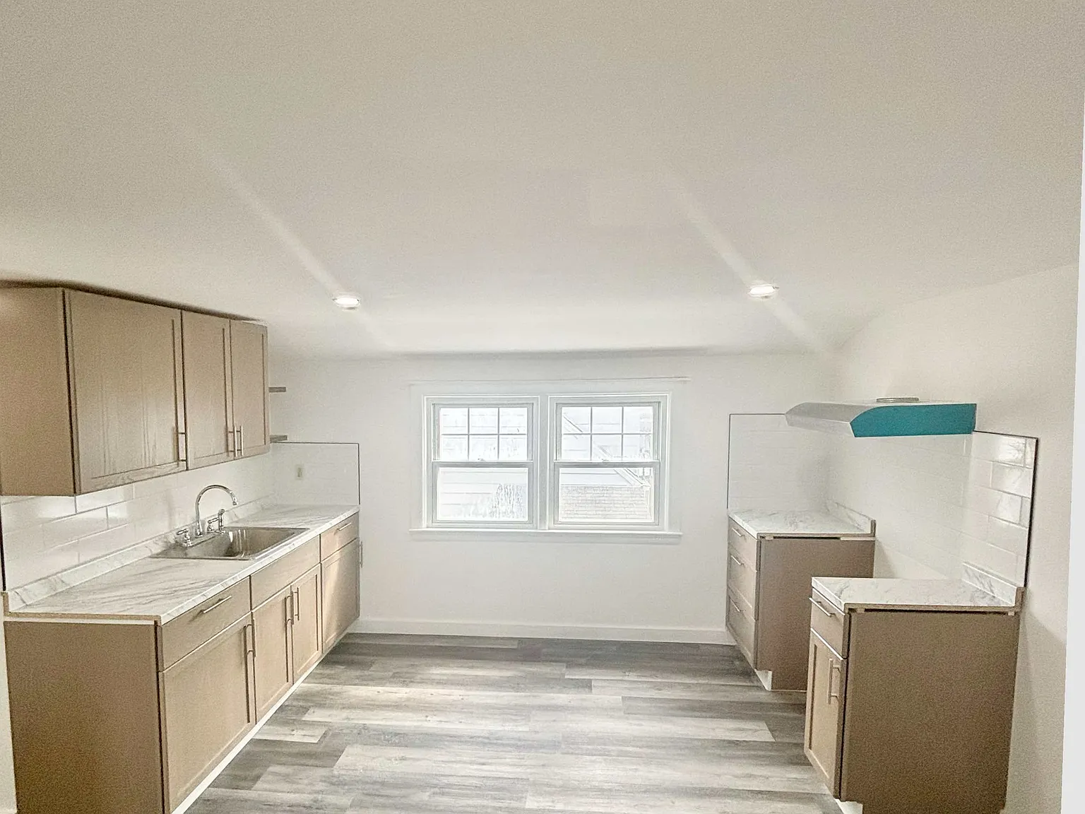 1 bed, 1.0 bath, 1008 sqft, $2,100 — Photo 1