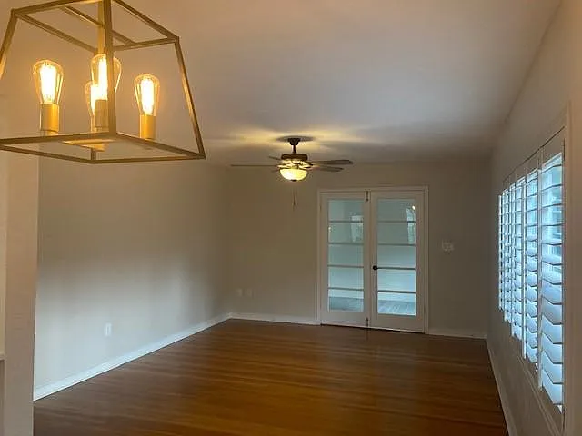 360 E Kings Way — Photo 15