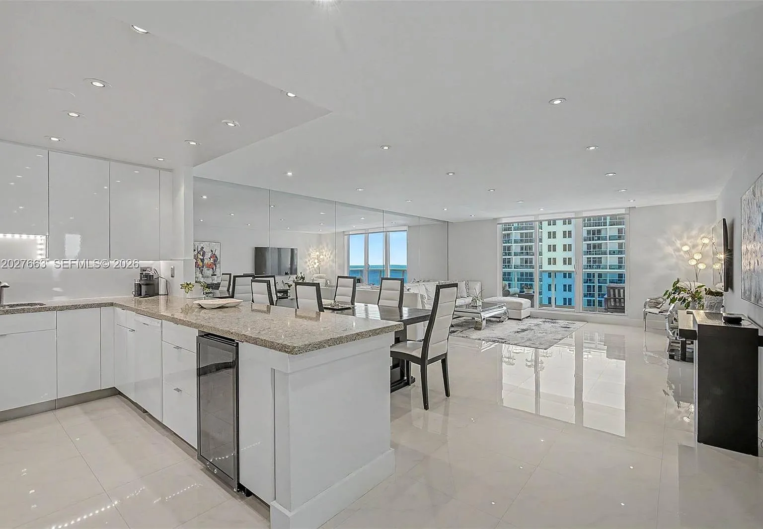 Roney Palace Condo — Photo 3