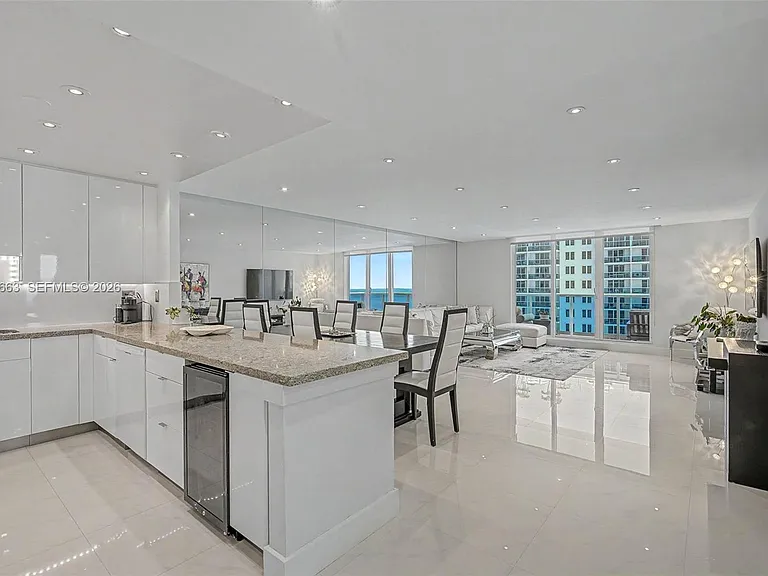 2301 Collins Ave #1210 — Photo 3