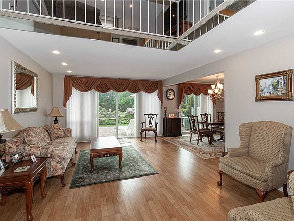 4th image of 86 Woodlake Dr W