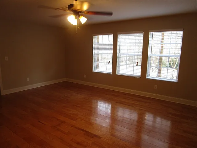 406 Howell Xing — Photo 23