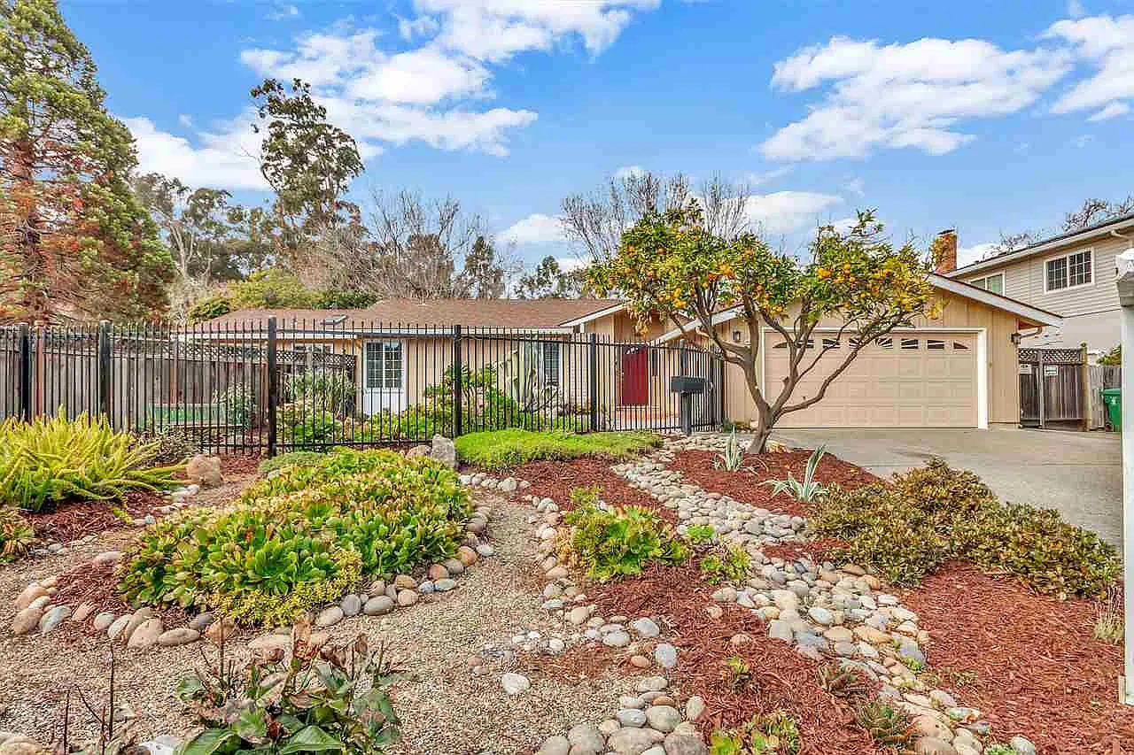 35047 Donegal Ct photo 1