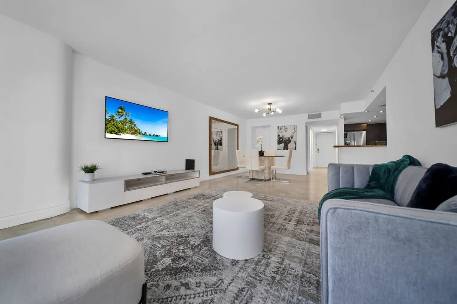 1 bed, 1.0 bath, 1087 sqft, $3,561 — Photo 3