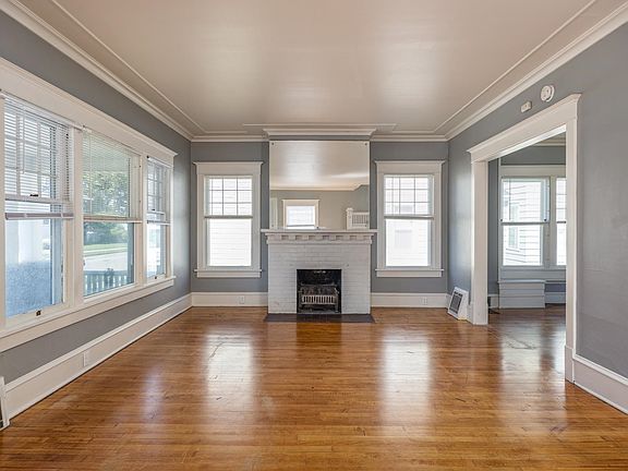 3rd image of 238 W Irving Ave