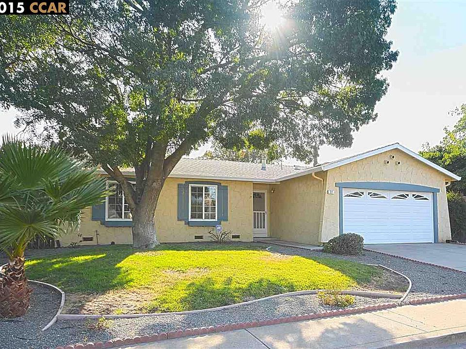 2nd image of 27 Huntington Cir