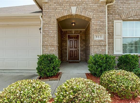 4th image of 913 Villa Paloma Blvd