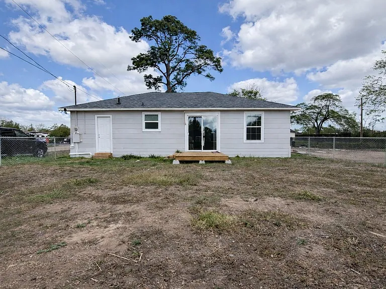 209 W Alfred St — Photo 15