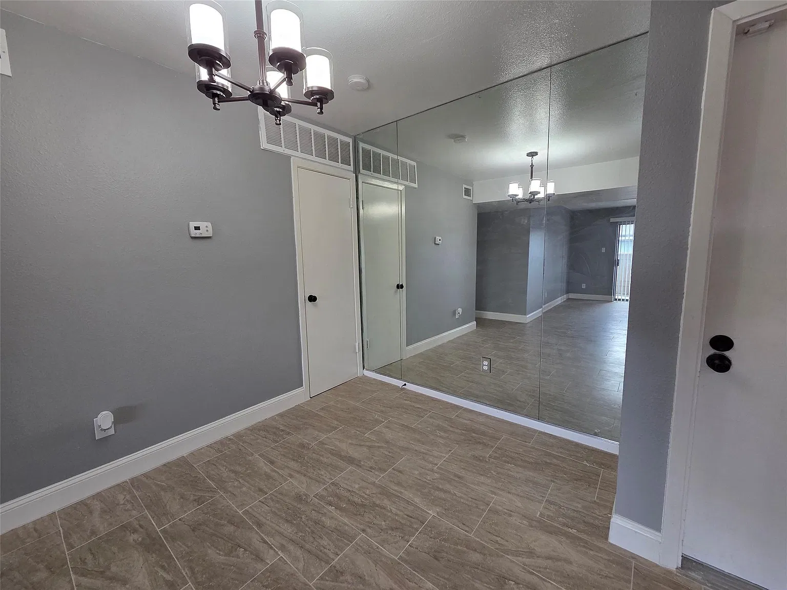 2 bed, 2.0 bath, 1092 sqft, $1,400 — Photo 2