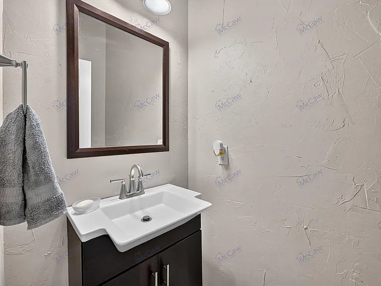 504 Coventry Dr — Photo 17