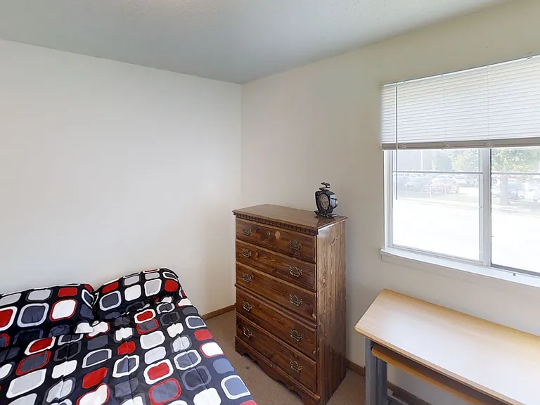 905 W Oregon St — Photo 7