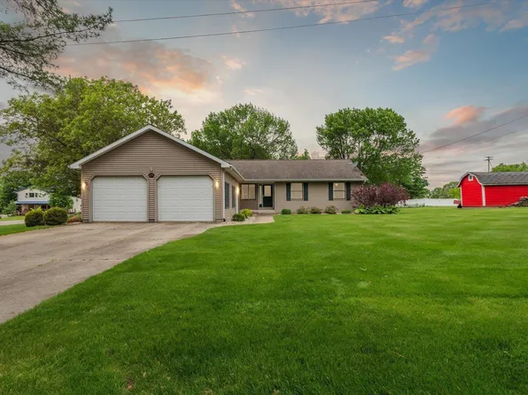 318 S 3rd St, Carson City, MI 48811