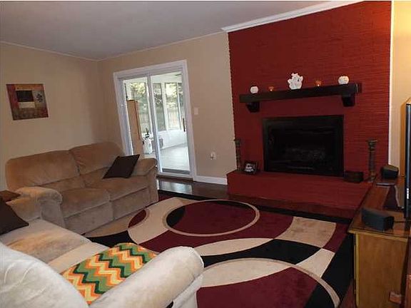 3rd image of 126 Destin Dr