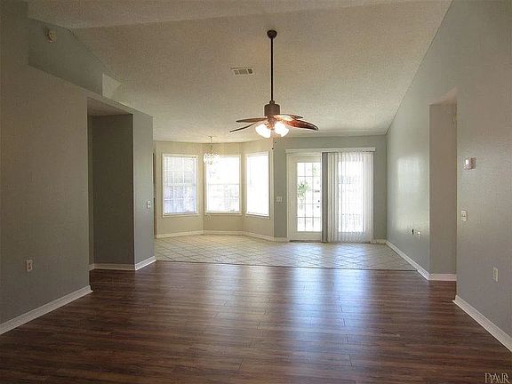 3rd image of 700 Thornwood Pl