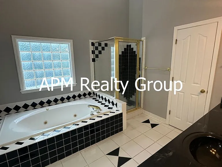 109 Rolling Creek Cir — Photo 6