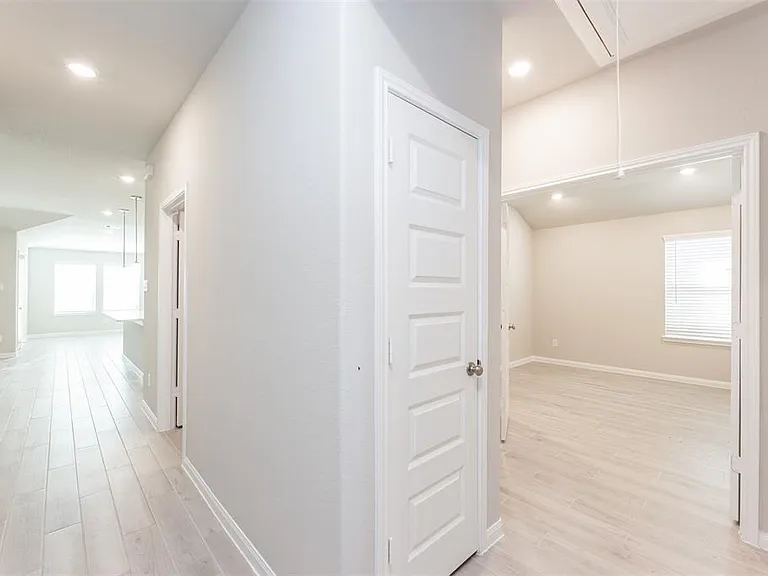 7214 Toluca Dr — Photo 5