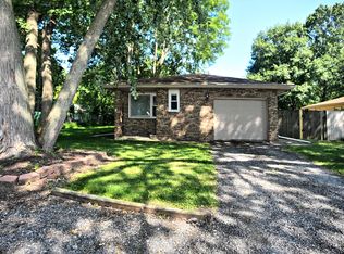 911 S 15th St, Chesterton, IN 46304