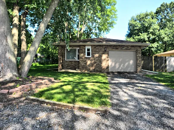 911 S 15th St, Chesterton, IN 46304