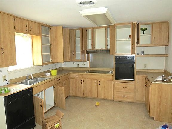 4th image of 1209 Stuckert Dr