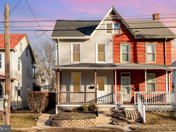 437 E Main St, Annville, PA 17003