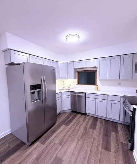Brand new kitchen, quartz countertops and flooring