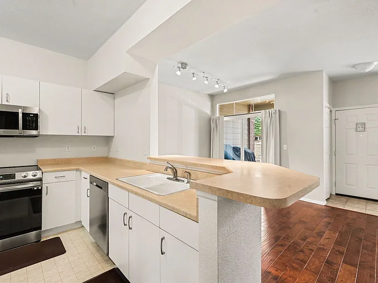 6412 Silver Mesa Dr #B — Photo 22