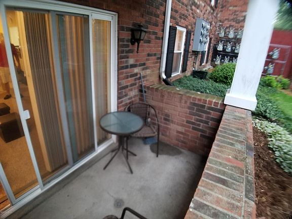 3rd image of 3306 Colonial Manor Cir Unit 2B