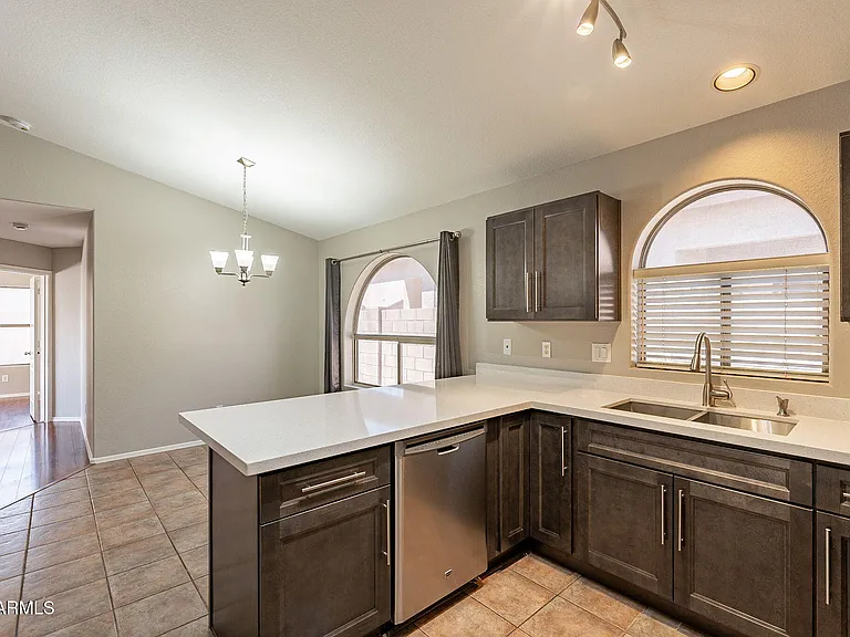 491 E Devon Dr — Photo 9