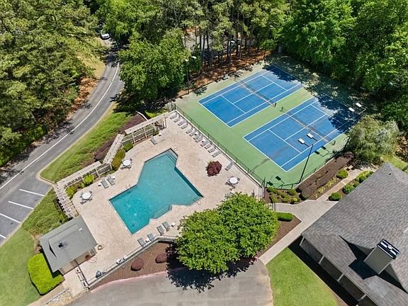 3rd image of 33 Lakes Edge Dr SE