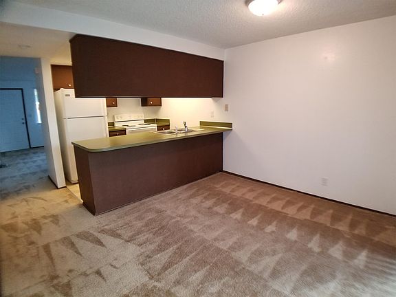 4th image of 11832 38th Ave NE #1
