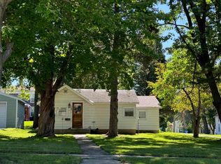 418 S Jackson St, Charles City, IA 50616