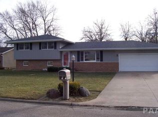 328 Harvester Rd, Canton, IL 61520