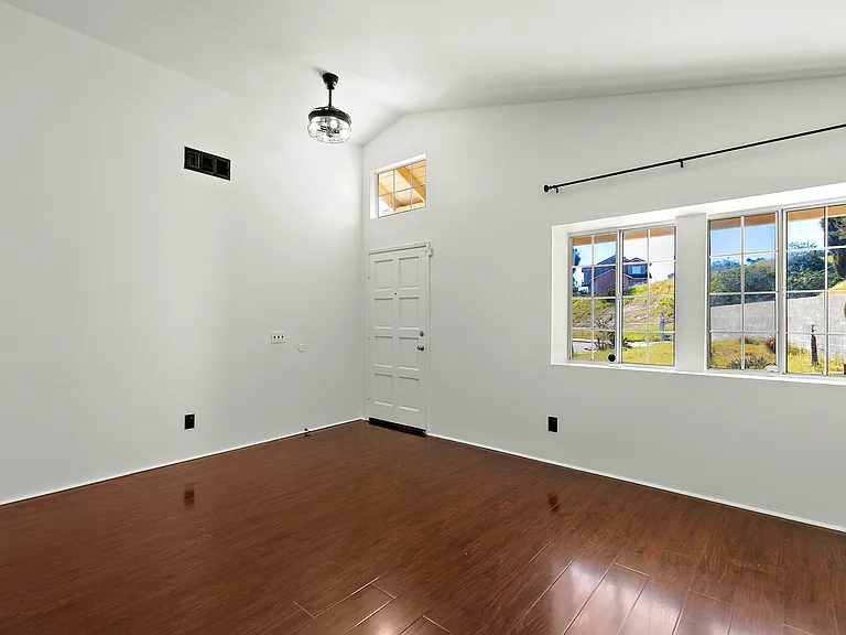 6300 Vonnie Ct — Photo 9