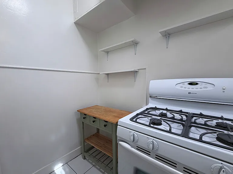 325 W 3rd St #208 — Photo 9