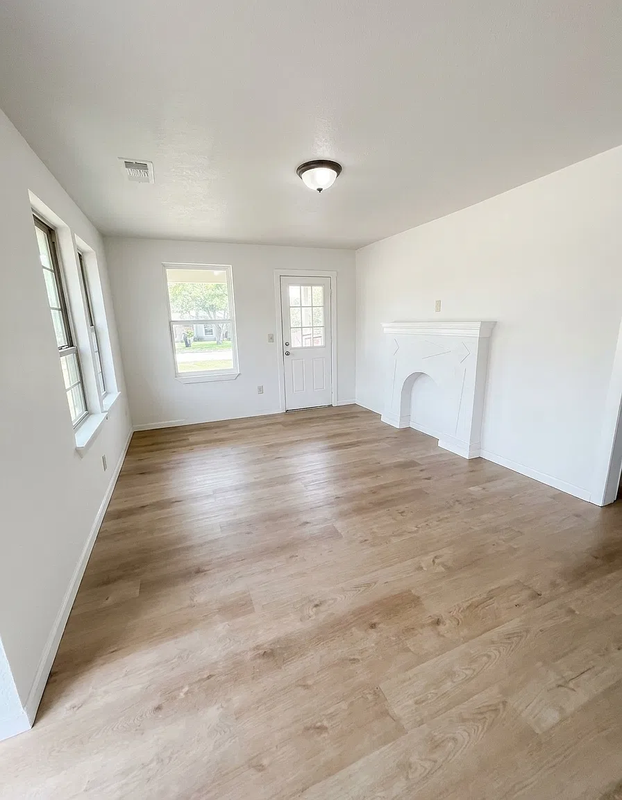 2 bed, 852 sqft, $1,300 — Photo 3