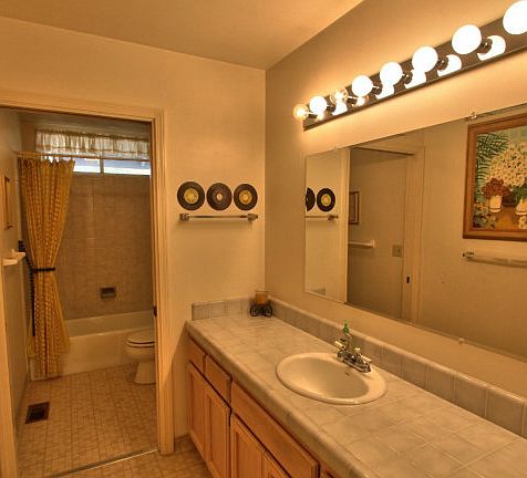 4th image of 301 Karen Ct
