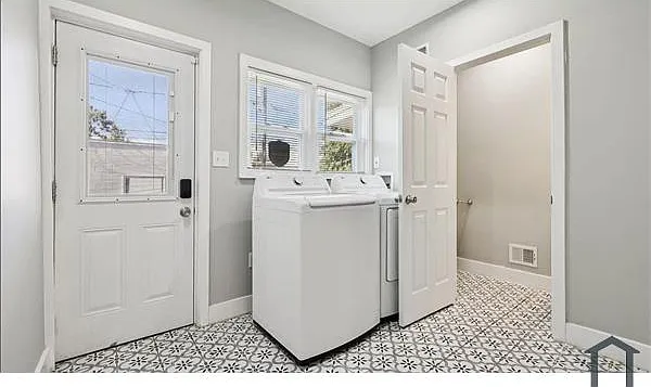 260 S Highland Ave — Photo 8
