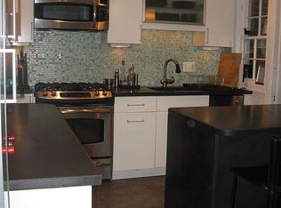 2633 S Uhle St, Arlington, VA 22206