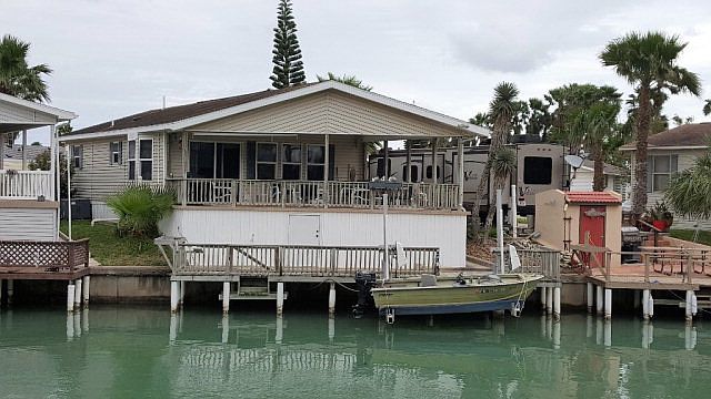 1st image of 867 W Oyster Dr